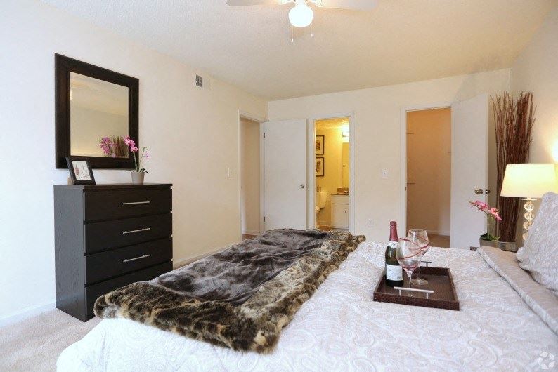 Willow Lake Apartments, 5100 West Mountain St, Stone Mountain, GA